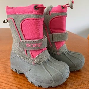 NWOT toddler snow boots